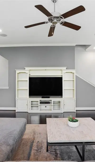 644 E Bluff Street, Fort Worth TX 76102 - Photo 2
