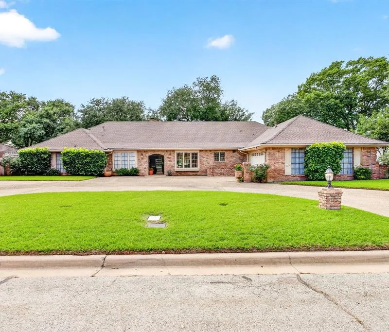 3929 Diamond Loch W, North Richland Hills TX 76180