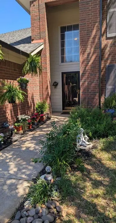 101 Silktree Court, Lake Dallas TX 75065