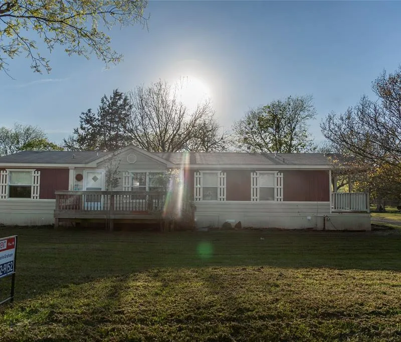 112 SE Front Street, Bailey TX 75452