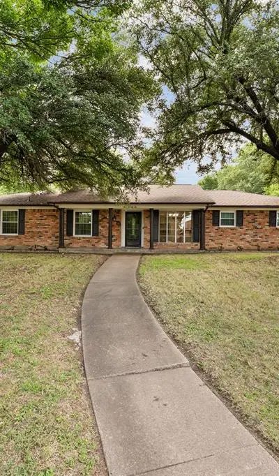 426 Brook Hollow Circle, DeSoto TX 75115 - Photo 2