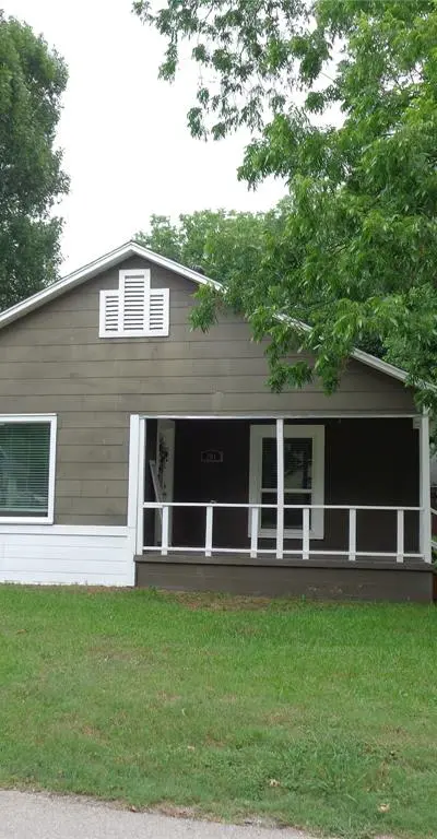 301 S 4th Street, Grandview TX 76050