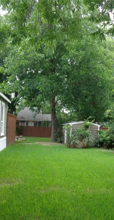 301 S 4th Street, Grandview TX 76050 - Photo 2