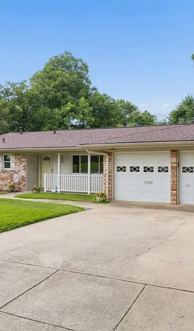 4812 Hollowbrook Road, Fort Worth TX 76103 - Photo 2