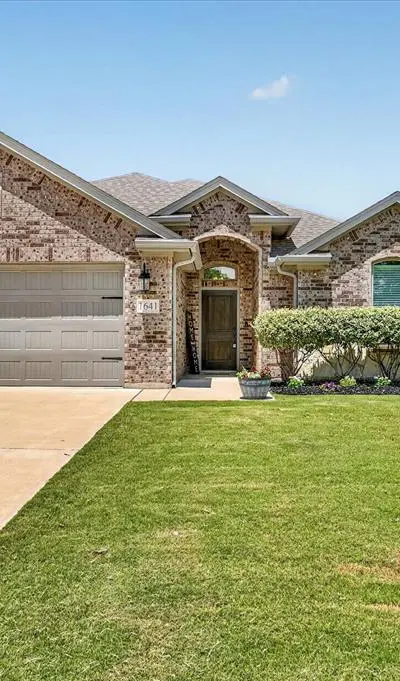1641 Town Creek Circle, Weatherford TX 76086 - Photo 2