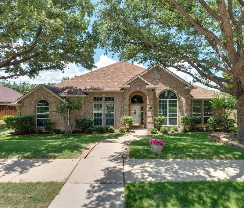 905 Brittany Drive, Lewisville TX 75067