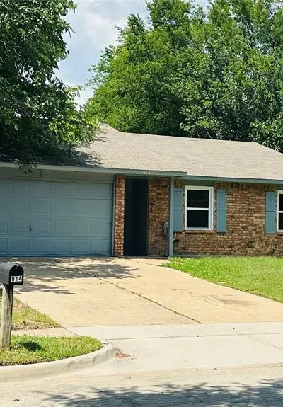 914 Clark Trail, Grand Prairie TX 75052