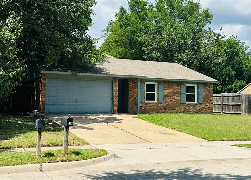 914 Clark Trail, Grand Prairie TX 75052