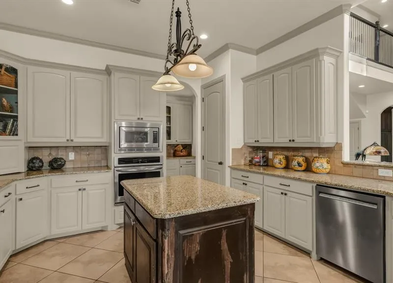 917 Crown Valley Drive, Weatherford TX 76087