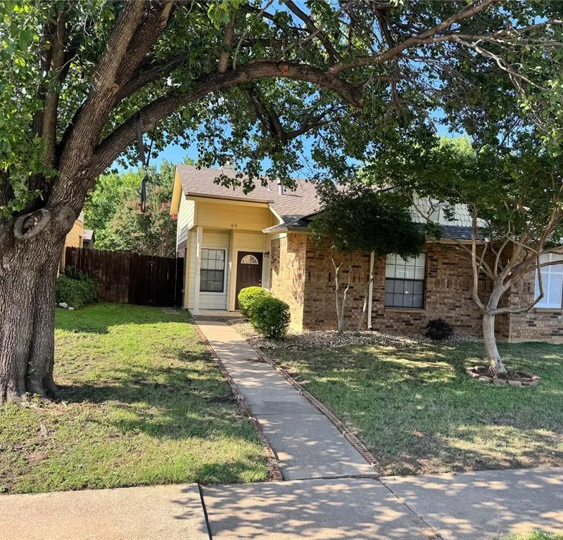 614 Canterbury Street, Euless TX 76039