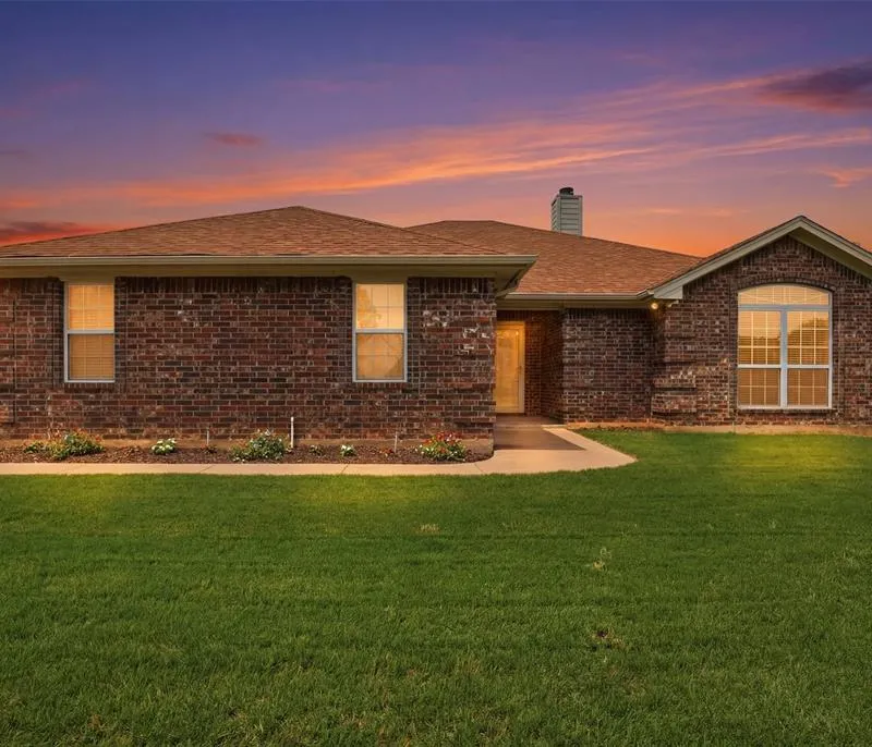 3910 View Point Drive, Granbury TX 76048