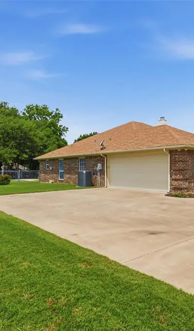 3910 View Point Drive, Granbury TX 76048 - Photo 4