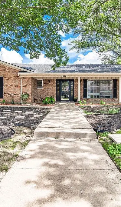 4300 Barcelona Drive, Fort Worth TX 76133