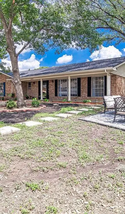 4300 Barcelona Drive, Fort Worth TX 76133 - Photo 2