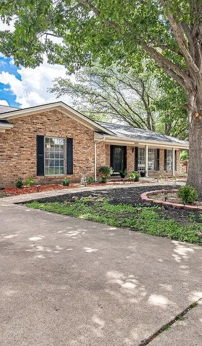 4300 Barcelona Drive, Fort Worth TX 76133 - Photo 3