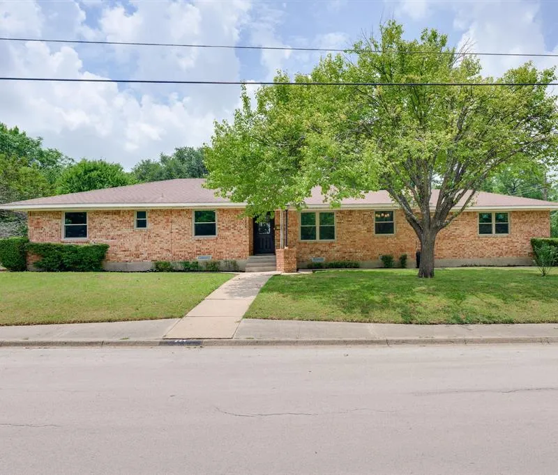 224 W Lanett Drive, DeSoto TX 75115