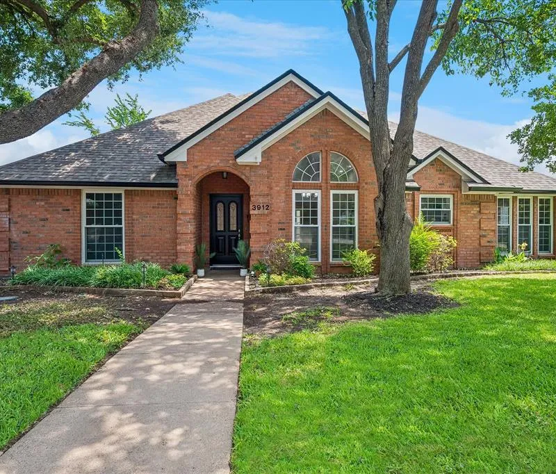 3912 Brookside Drive, Bedford TX 76021