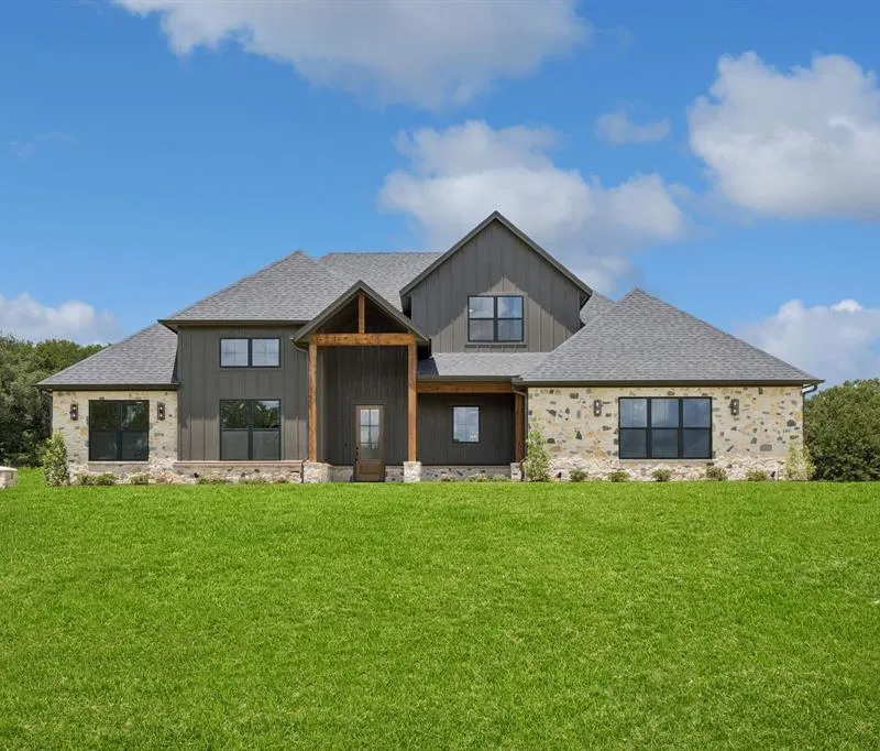 105 Desperado Way, Weatherford TX 76088
