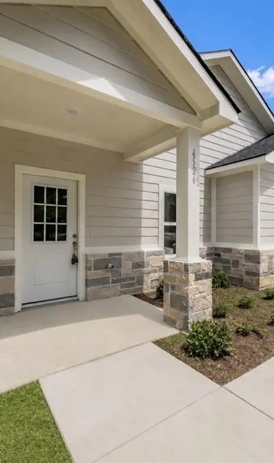 4526 Kolloch Drive, Dallas TX 75216 - Photo 2