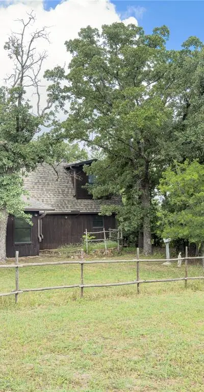 1102 NE 23rd Street, Mineral Wells TX 76067 - Photo 3