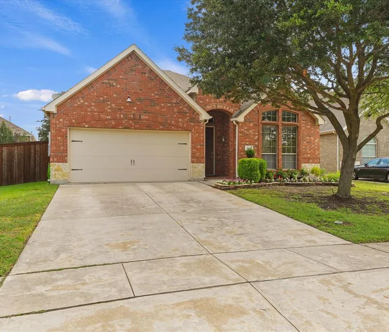 320 Gotland Drive, Grand Prairie TX 75052