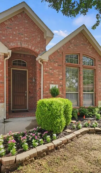 320 Gotland Drive, Grand Prairie TX 75052 - Photo 2