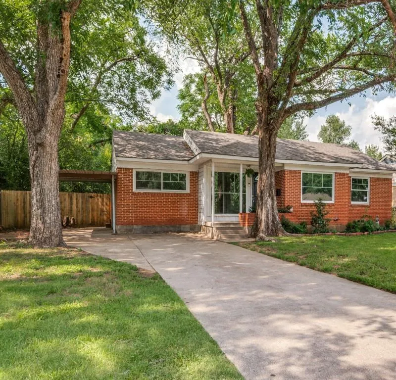 913 W Inwood Drive, Arlington TX 76013