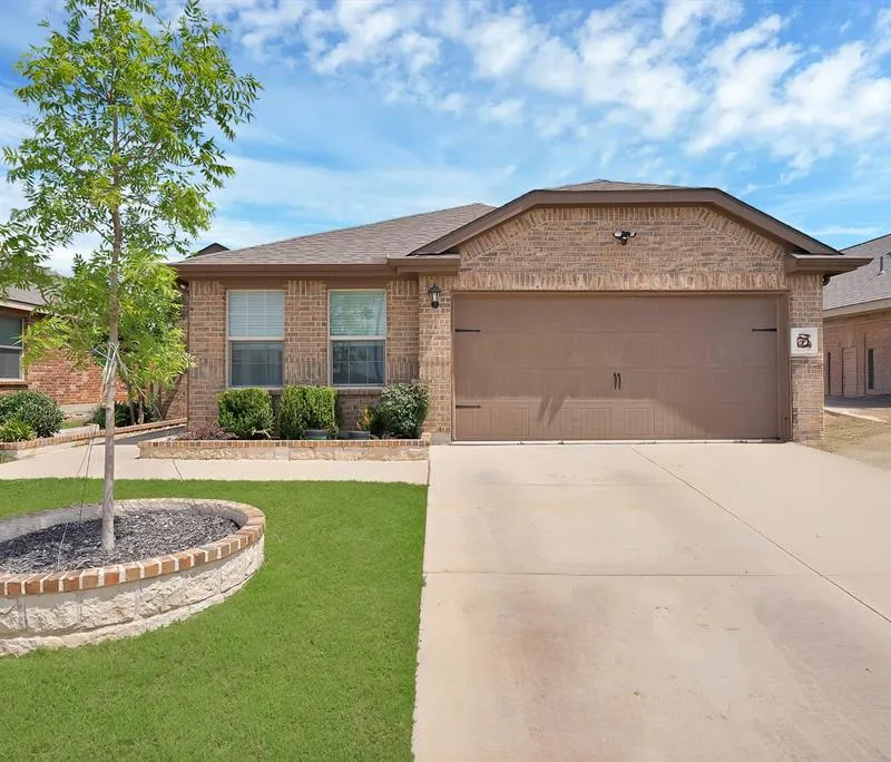 228 Foxhunter Street, Fort Worth TX 76131