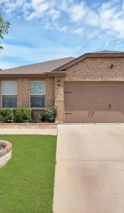 228 Foxhunter Street, Fort Worth TX 76131