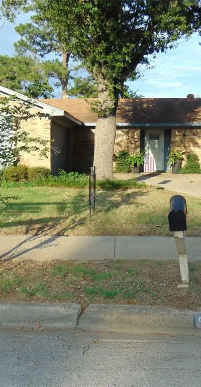 5420 Kings Manor Drive, Lake Dallas TX 75065 - Photo 2