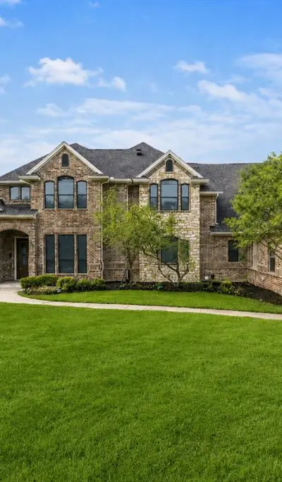 153 Crest Canyon Drive, Fort Worth TX 76108