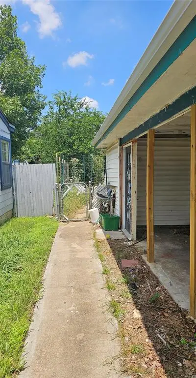1420 Edney Street, Fort Worth TX 76115 - Photo 3