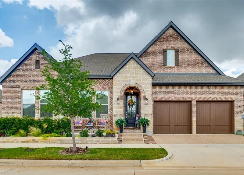2063 Spotted Fawn Drive, Arlington TX 76005