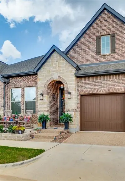 2063 Spotted Fawn Drive, Arlington TX 76005 - Photo 2