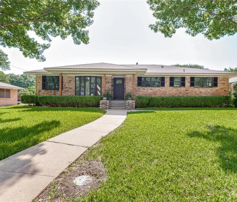 816 Misty Glen Drive, DeSoto TX 75115