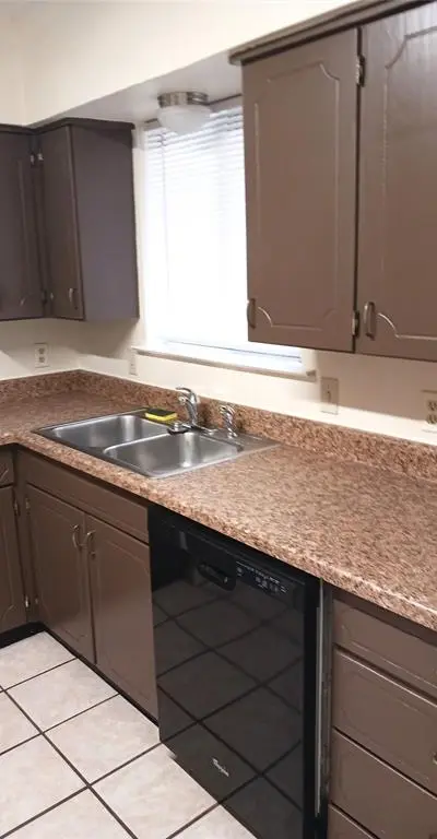 634 N Bowen Road, Arlington TX 76012 - Photo 3