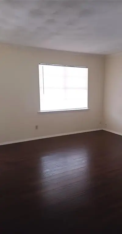634 N Bowen Road, Arlington TX 76012 - Photo 5