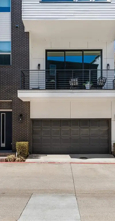 381 E Greenbriar Lane # 401, Dallas TX 75203 - Photo 3