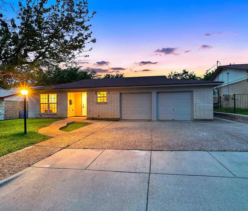 6600 Cervantes Avenue, Fort Worth TX 76133