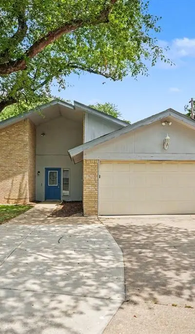 5907 Old Barn Drive, Arlington TX 76016