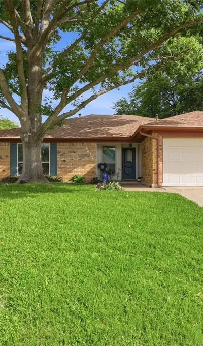 5617 Kindling Court, Arlington TX 76016 - Photo 2