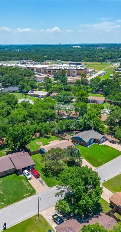 712 Poe Street, Azle TX 76020 - Photo 2