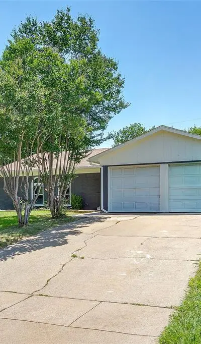 712 Poe Street, Azle TX 76020 - Photo 3