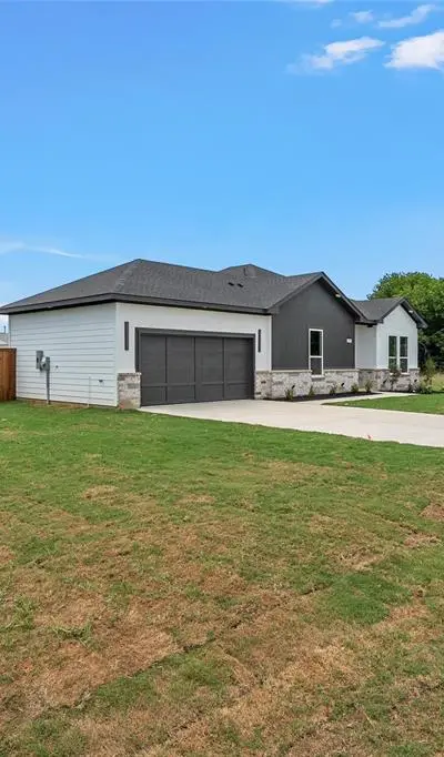 430 S Church Street, Hillsboro TX 76645 - Photo 2
