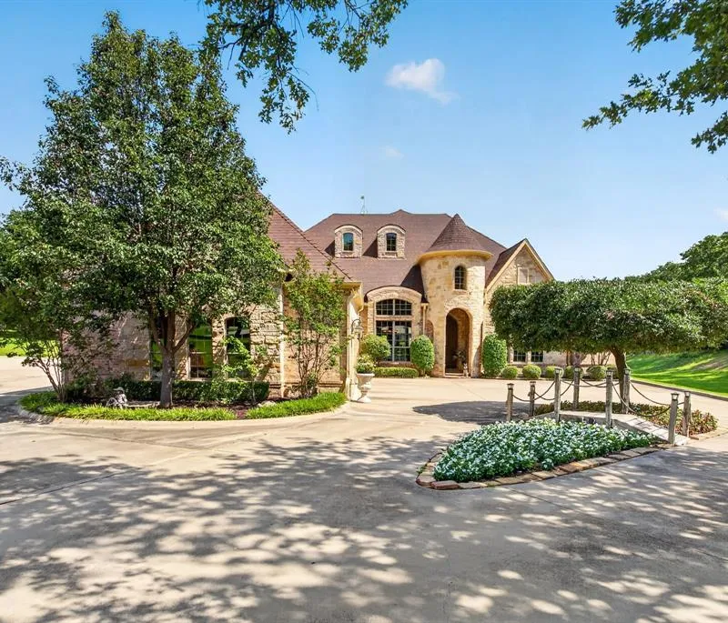 10513 Silver Fox Court, Fort Worth TX 76108