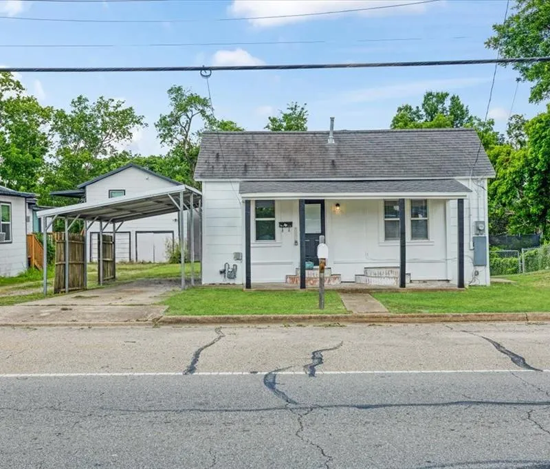 715 W Sam Rayburn Drive, Bonham TX 75418