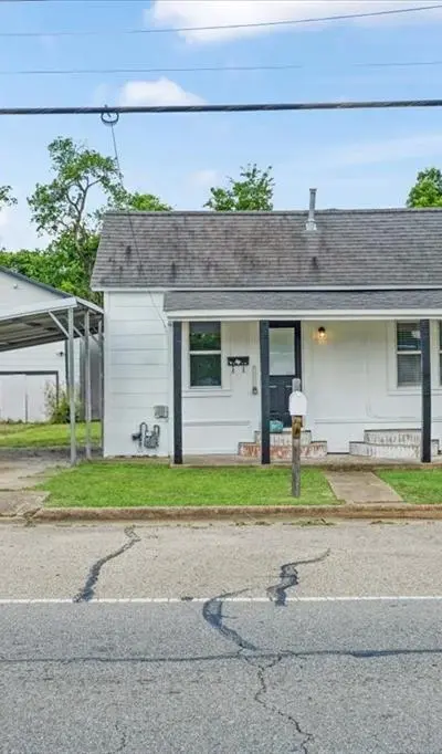 715 W Sam Rayburn Drive, Bonham TX 75418