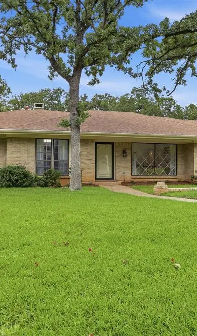 823 Ridgecrest Circle, Denton TX 76205 - Photo 2