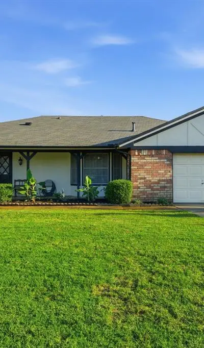 8516 Crestview Drive, North Richland Hills TX 76182