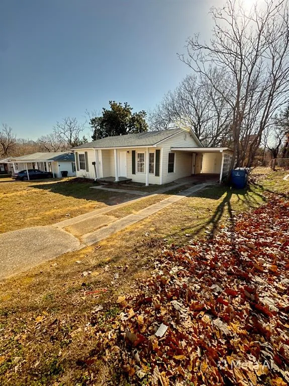 214 E Acheson Street, Denison TX 75021